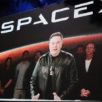 Patrimônio de Elon Musk volta a ficar abaixo de US$ 1 trilhão, indica Bloomberg