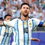 Anúncio falso da morte do pai de Messi provoca demissões e reacende debate sobre a privacidade do jogador
