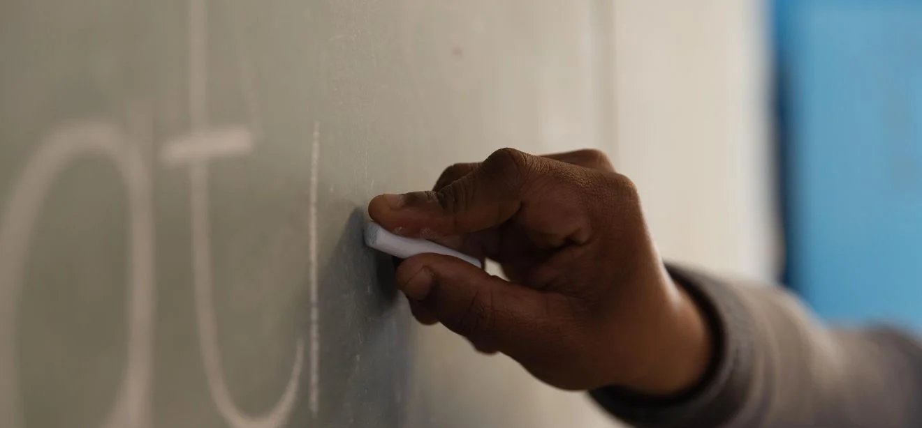 MPF-ES lista 37 cidades que ainda não pagam piso nacional aos professores - Imagem do artigo