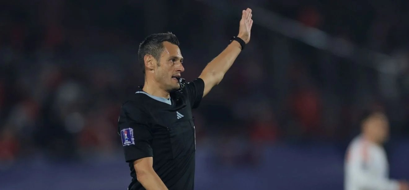 Italiano Maurizio Mariani é escalado pela Fifa para apitar Brasil x Japão na Copa - Imagem do artigo