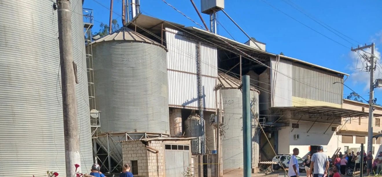 Trabalhador de 41 anos morre soterrado por grãos em silo no interior do ES - Imagem do artigo