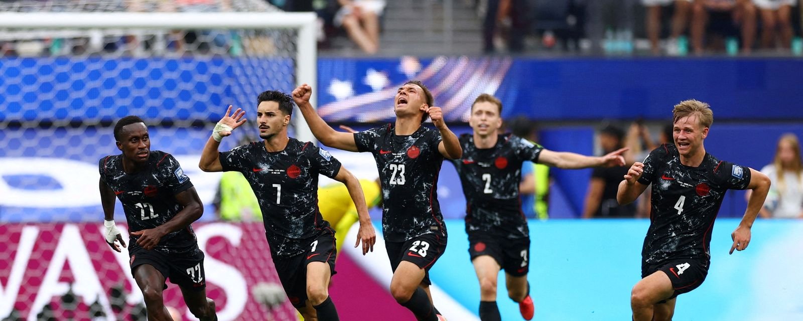 Canadá marca nos acréscimos, elimina a África do Sul e garante vaga nas oitavas da Copa 2026 - Imagem do artigo