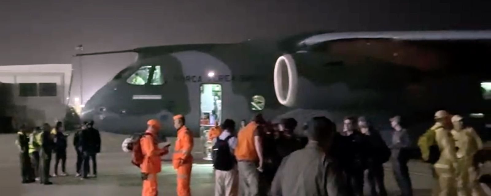 Brasil envia mais 35 bombeiros à Venezuela para apoiar buscas após terremoto - Imagem do artigo