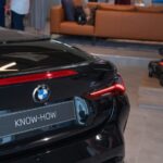 BMW M4 conversível vira sala de aula sobre rodas para estudantes na Eslováquia