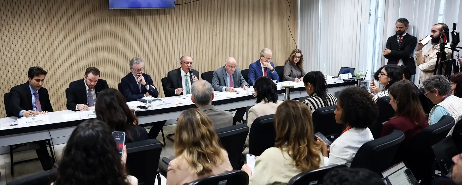 Alckmin condena tarifaço e estuda auxílio a setores prejudicados - Imagem do artigo