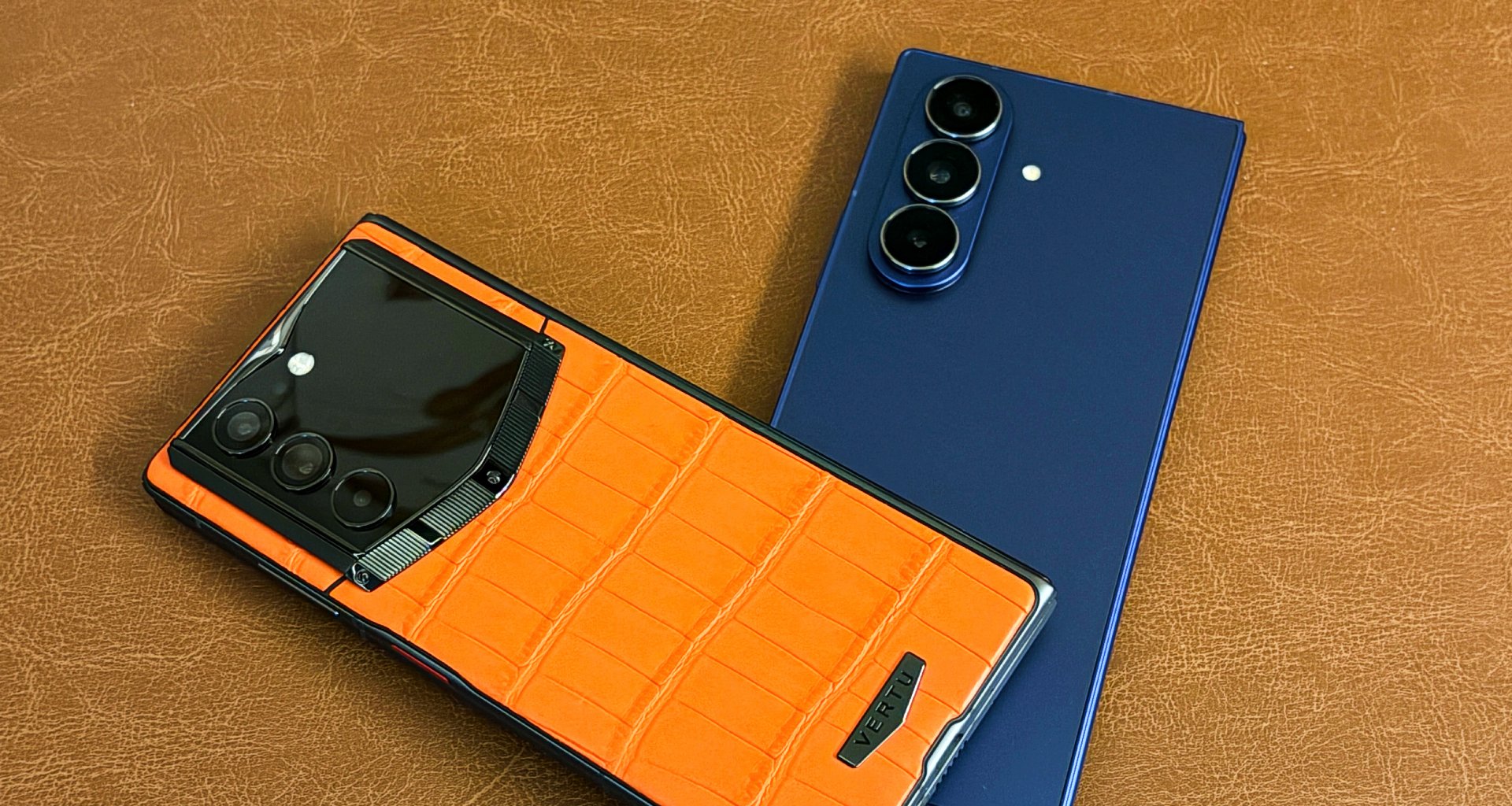 Vertu apresenta Alphafold, celular dobrável de luxo de US$ 6.880 com agente de IA para executivos - Imagem do artigo original