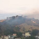 Incêndio atinge área de mata em morro do bairro Argolas, em Vila Velha Incêndio atinge área de mata em morro do bairro Argolas, em Vila Velha