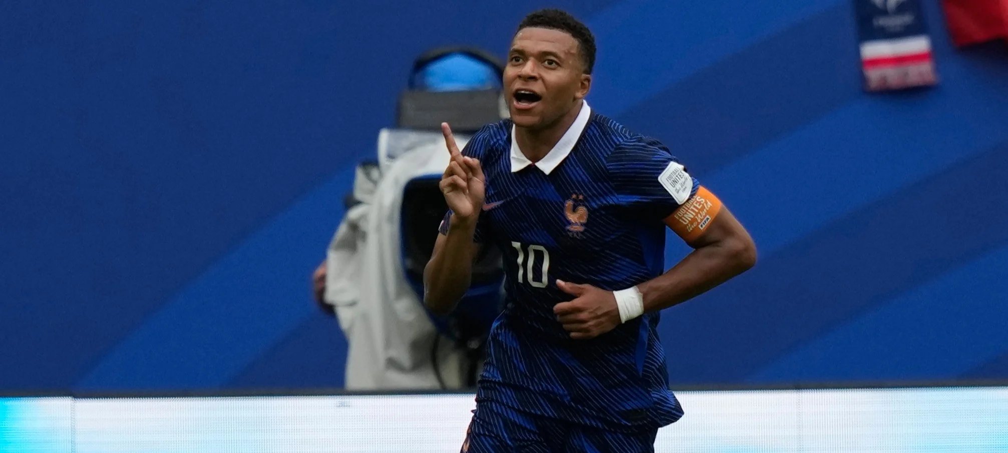 Mbappé assume liderança histórica de gols em Copas após dobradinha contra a Inglaterra - Imagem do artigo