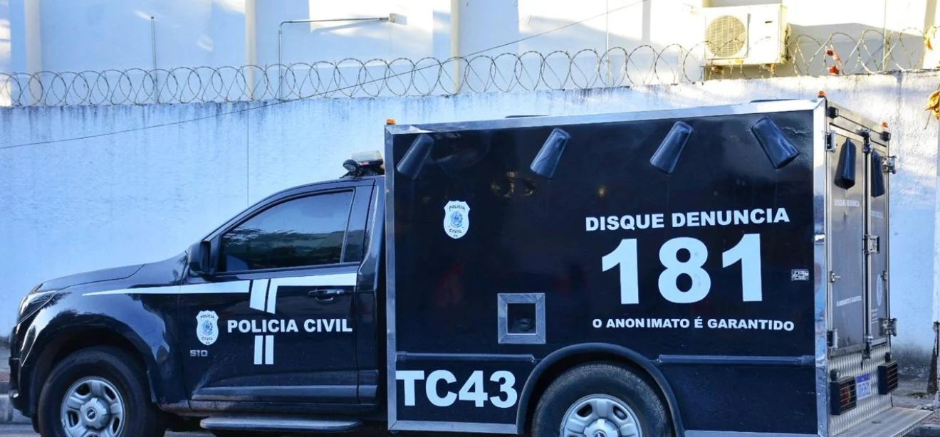 Jovem de 21 anos morre e outro fica ferido em tiroteio na Praia de Manguinhos, na Serra - Imagem do artigo