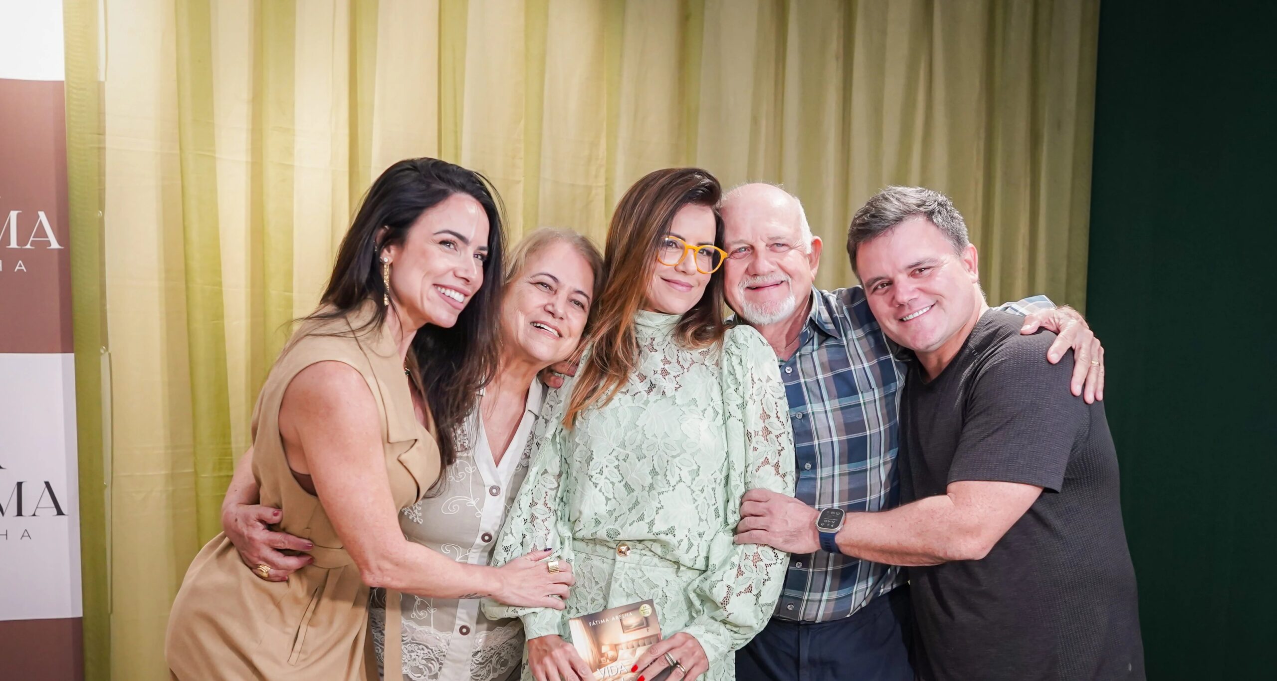 Autora capixaba conquista selo de best-seller antes do lançamento presencial; confira outros destaques sociais no ES - Imagem do artigo