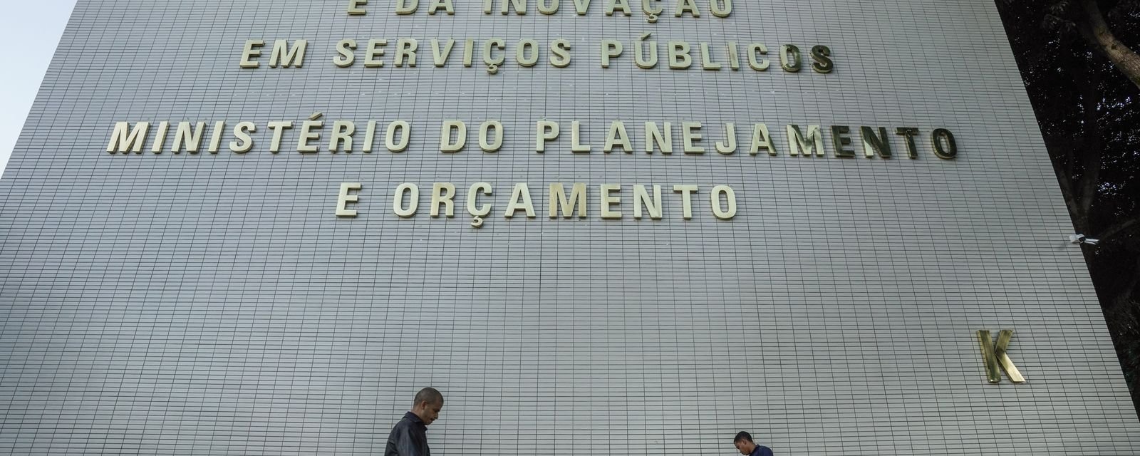 Governo libera R$ 5,7 bilhões após redução de bloqueio no Orçamento - Imagem do artigo