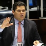 Alcolumbre anuncia reconciliação com Lula após diálogo mediado por Alexandre de Moraes Alcolumbre anuncia reconciliação com Lula após diálogo mediado por Alexandre de Moraes