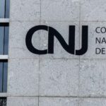 Juiz é afastado pelo CNJ após ser flagrado com bebida e cigarro em audiência